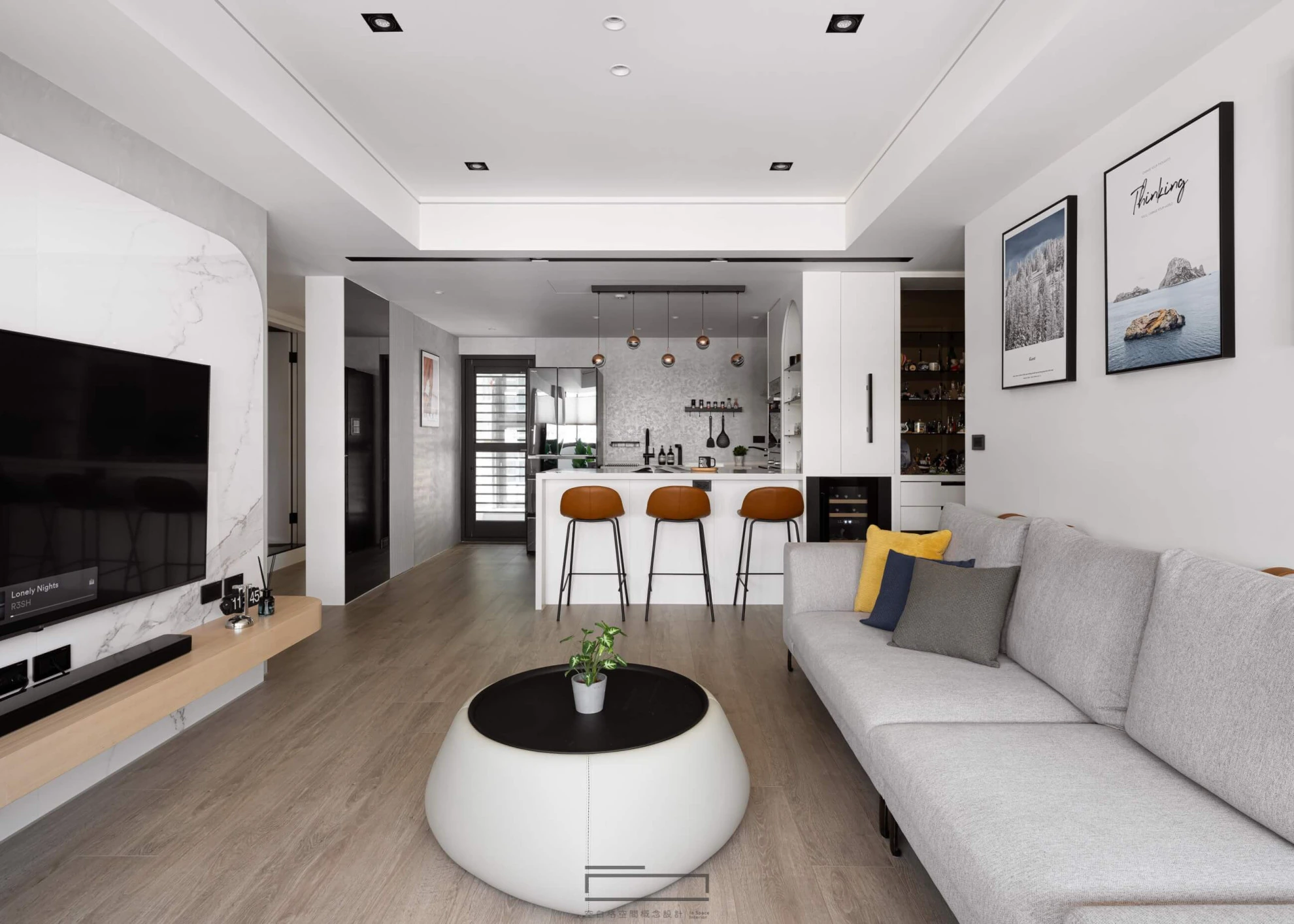 兜圈 Go round in circles 兜圈 Go round in circles